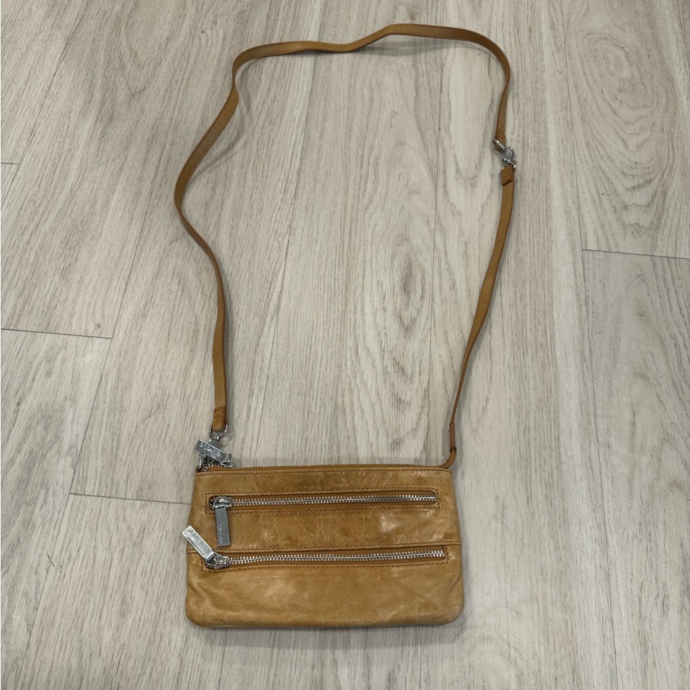 Tan Leather Crossbody Bag with Adjustable Strap